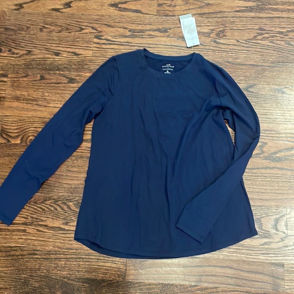 NWT women’s basic navy tshirt long sleeve